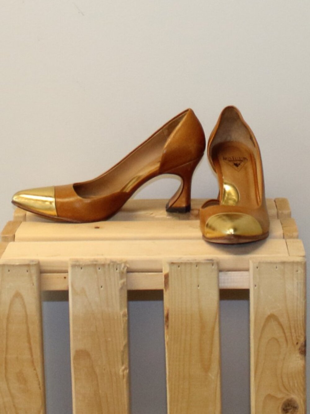 JOHN FLUEVOG Vintage Metallic Gold Toecap D'Orsay Pumps size 6